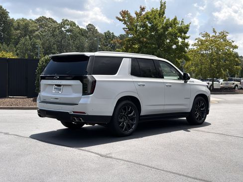 Used 2025 Chevrolet Tahoe High Country AWD/4WD image 3