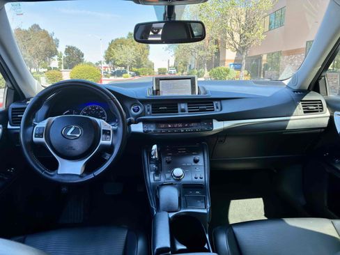 Used 2013 Lexus CT 200h w/ Premium Pkg w/Navigation FWD image 13