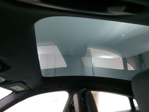 Used 2024 Porsche Taycan w/ Premium Package image 32