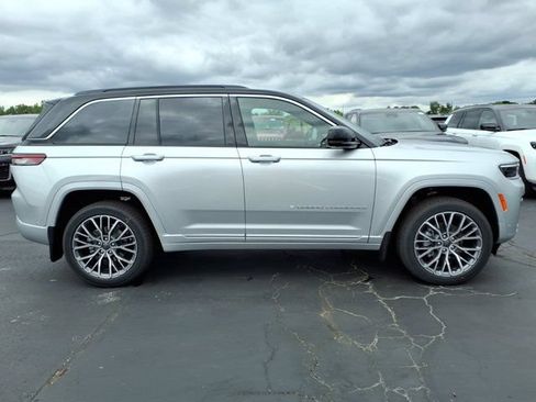 New 2026 Jeep Grand Cherokee Summit AWD/4WD image 18
