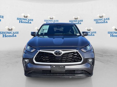 Used 2024 Toyota Highlander LE FWD image 6