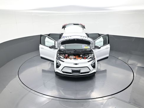 Used 2023 Chevrolet Bolt LT w/ Infotainment Package image 12