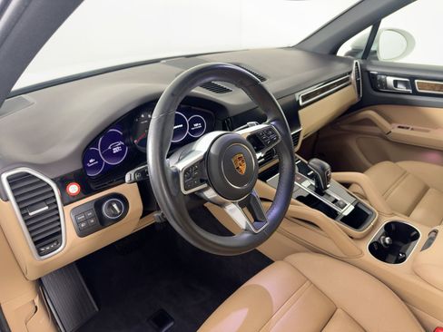 Used 2023 Porsche Cayenne image 4
