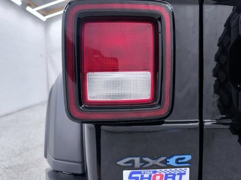 Used 2023 Jeep Wrangler Unlimited w/ Sun & Screen Package AWD/4WD image 12