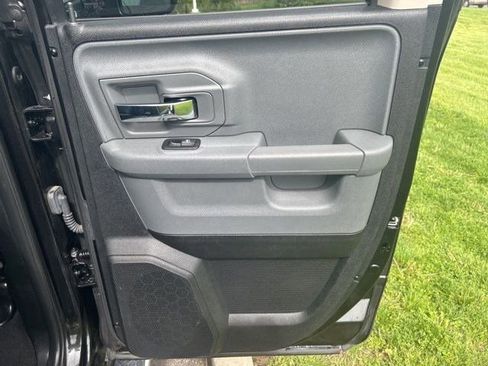 Used 2017 RAM 1500 Classic SLT w/ SLT Plus D￩cor Group AWD/4WD image 38