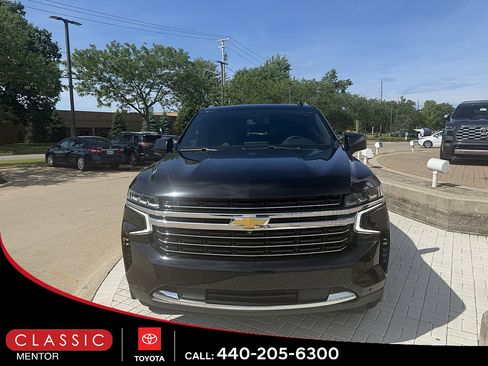 Used 2022 Chevrolet Suburban LT w/ Luxury Package AWD/4WD image 2
