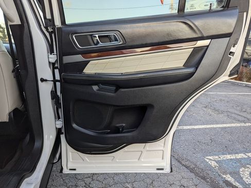 Used 2018 Ford Explorer Platinum AWD/4WD image 41