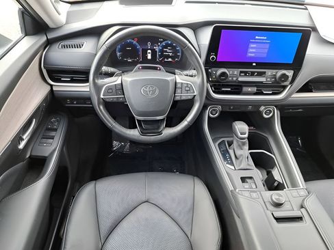 Certified 2024 Toyota Grand Highlander Platinum image 13