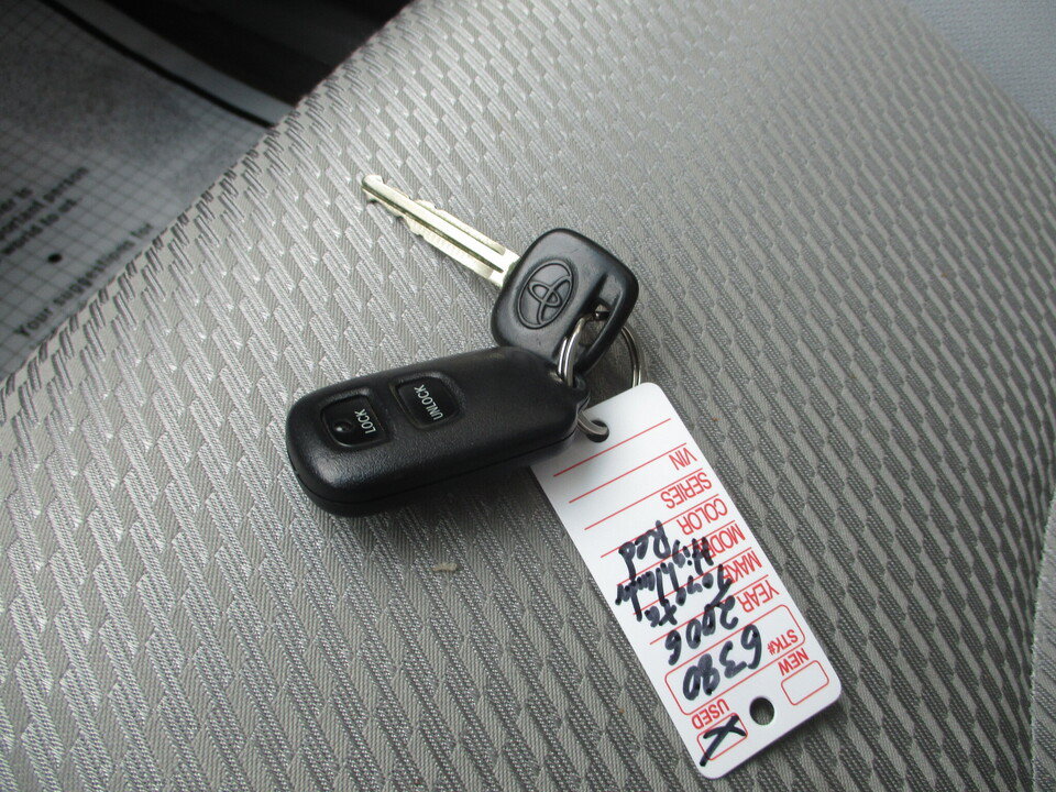Used 2006 Toyota Highlander 2WD w/ Cold Weather Pkg image 33