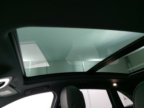 New 2026 Porsche Macan image 32