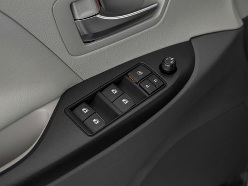 Used 2020 Toyota Sienna LE FWD image 14