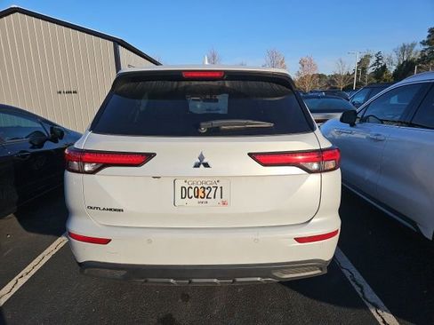 Used 2024 Mitsubishi Outlander ES image 8