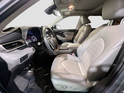 Used 2022 Toyota Highlander XLE image 15