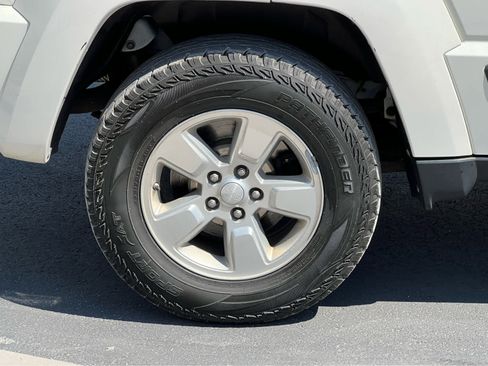 Used 2010 Jeep Liberty Sport AWD/4WD image 15