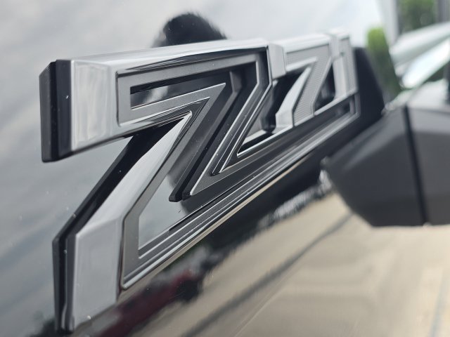Used 2024 Chevrolet Silverado 2500 LTZ w/ LTZ Plus Package AWD/4WD image 9