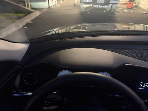 Used 2025 Hyundai Elantra Limited image 33