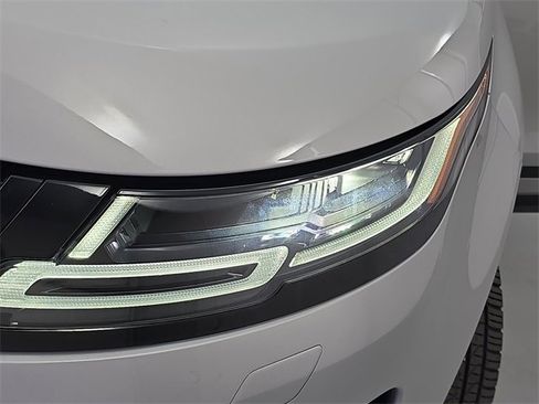 Used 2023 Land Rover Range Rover Evoque R-Dynamic SE image 32