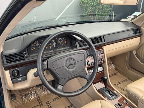 Used 1995 Mercedes-Benz E 320 Convertible image 32