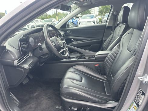 Used 2025 Hyundai Elantra Limited FWD image 16