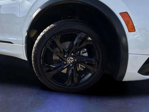 Used 2023 Volkswagen Tiguan SE R-Line image 19