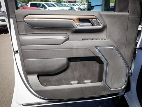 Used 2025 Chevrolet Silverado 2500 High Country w/ High Country Premium Package AWD/4WD image 15