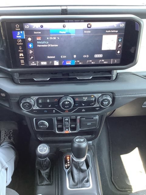 Used 2024 Jeep Wrangler Unlimited Sahara AWD/4WD image 19