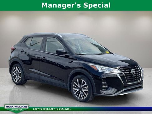 Used 2023 Nissan Kicks SV image 1