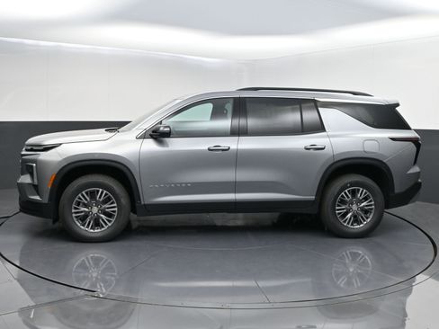 New 2026 Chevrolet Traverse LT w/ Driver Confidence Package FWD image 4