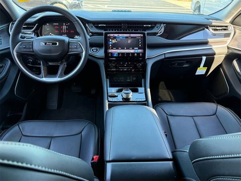 Used 2024 Jeep Grand Cherokee Limited 4xe w/ Luxury Tech Group II image 7