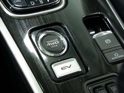 Used 2018 Mitsubishi Outlander SEL image 19