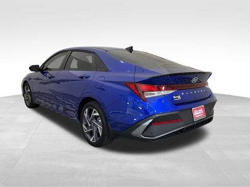 Certified 2025 Hyundai Elantra Sport FWD image 3