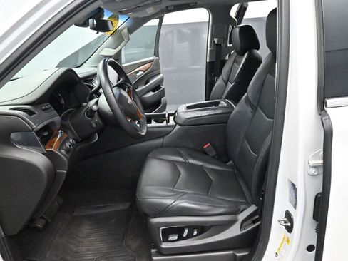 Used 2017 Cadillac Escalade ESV Luxury image 16