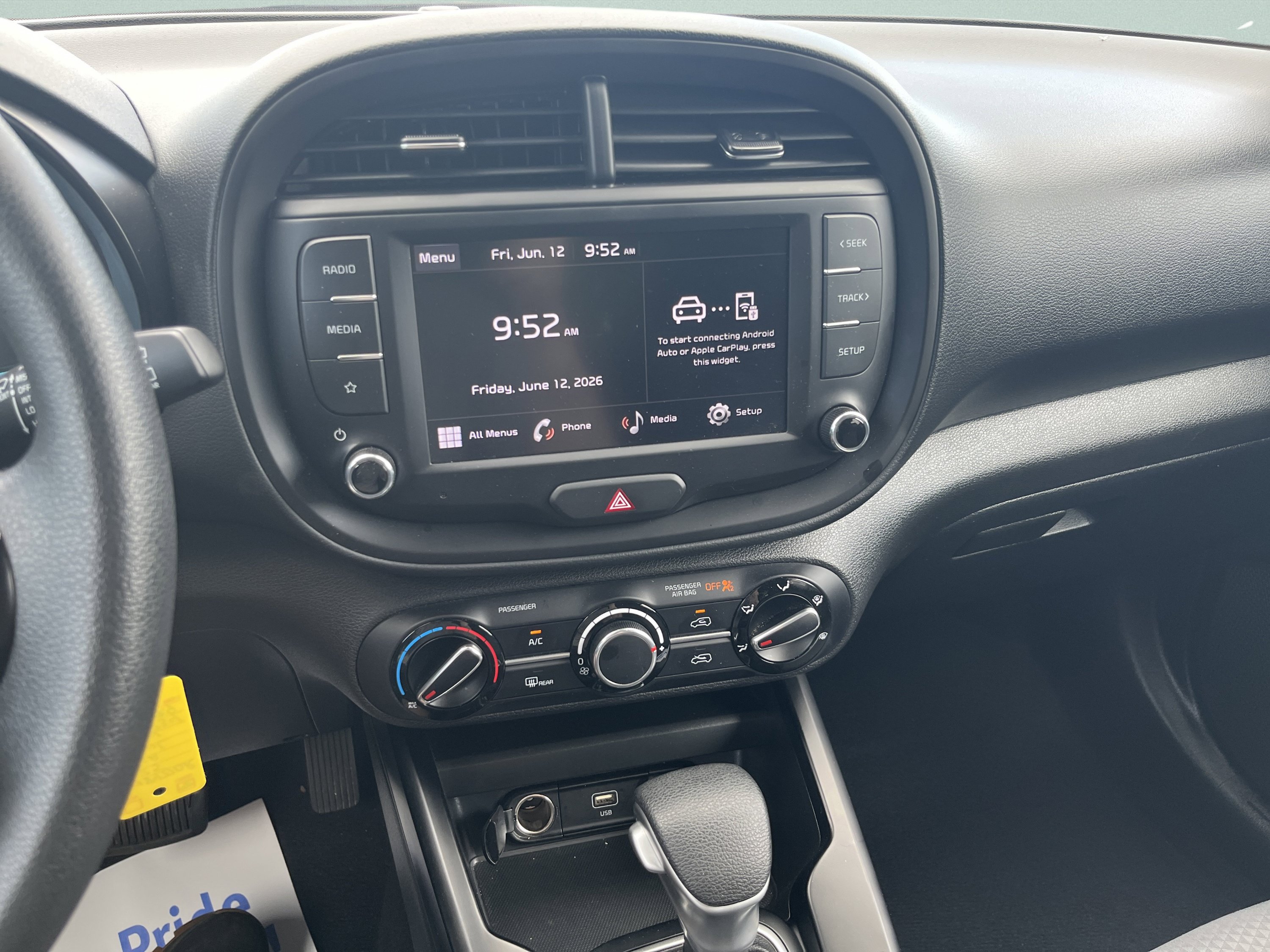 Used 2025 Kia Soul LX w/ LX Technology Package FWD image 15