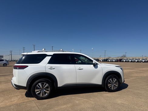 Certified 2025 Nissan Pathfinder SL image 28