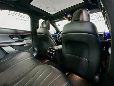 Used 2024 Mercedes-Benz E 350 4MATIC Sedan w/ Airmatic Package image 27