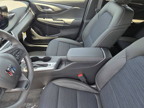 New 2025 Buick Envista Preferred image 8