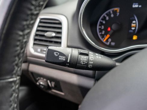 Used 2019 Jeep Grand Cherokee Altitude AWD/4WD image 27