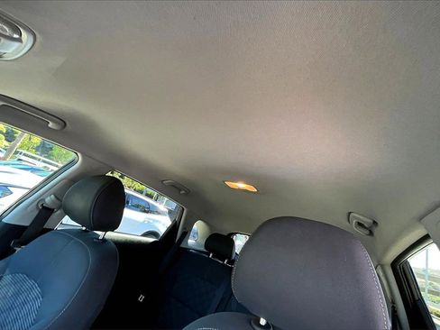 Certified 2022 Kia Niro LXS image 12