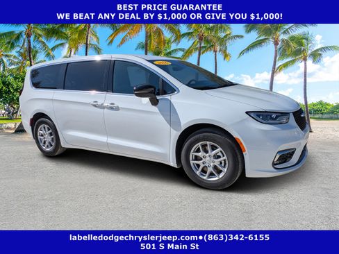 New 2026 Chrysler Pacifica Select FWD image 1