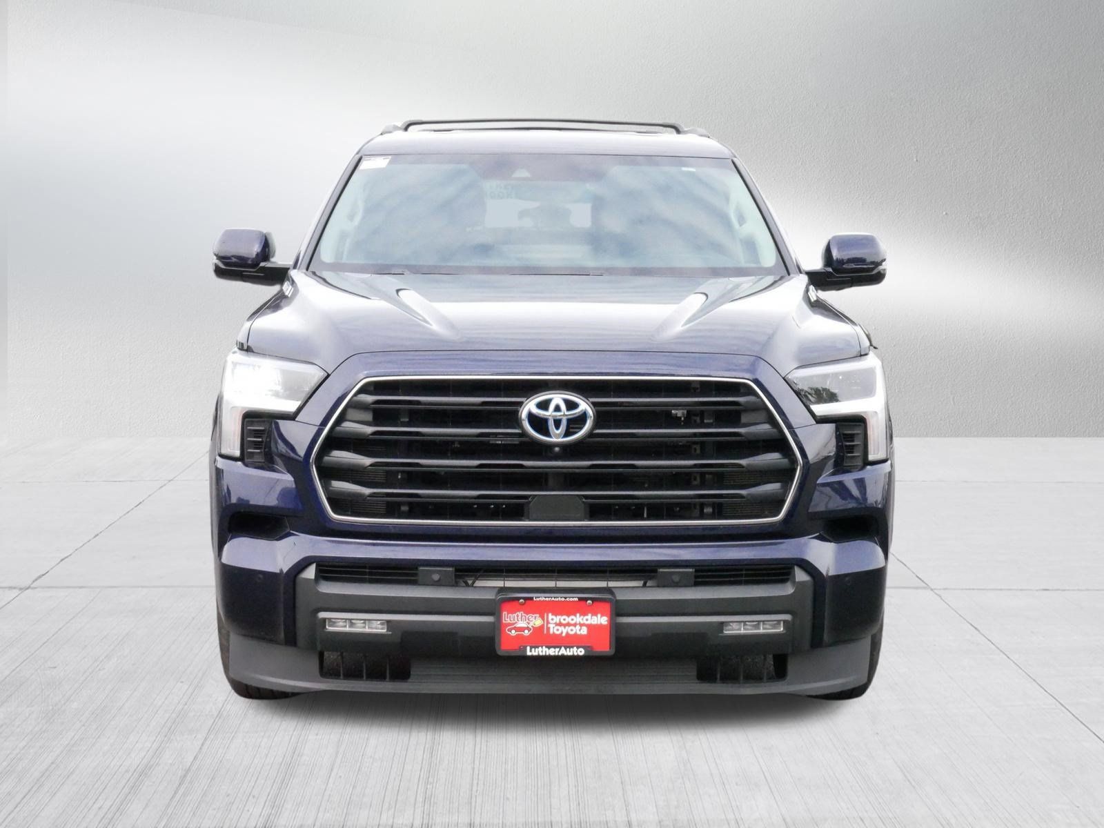 Used 2024 Toyota Sequoia SR5 w/ SR5 Premium Package AWD/4WD image 2