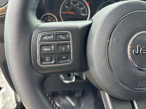 Used 2017 Jeep Wrangler Unlimited Sahara AWD/4WD image 11
