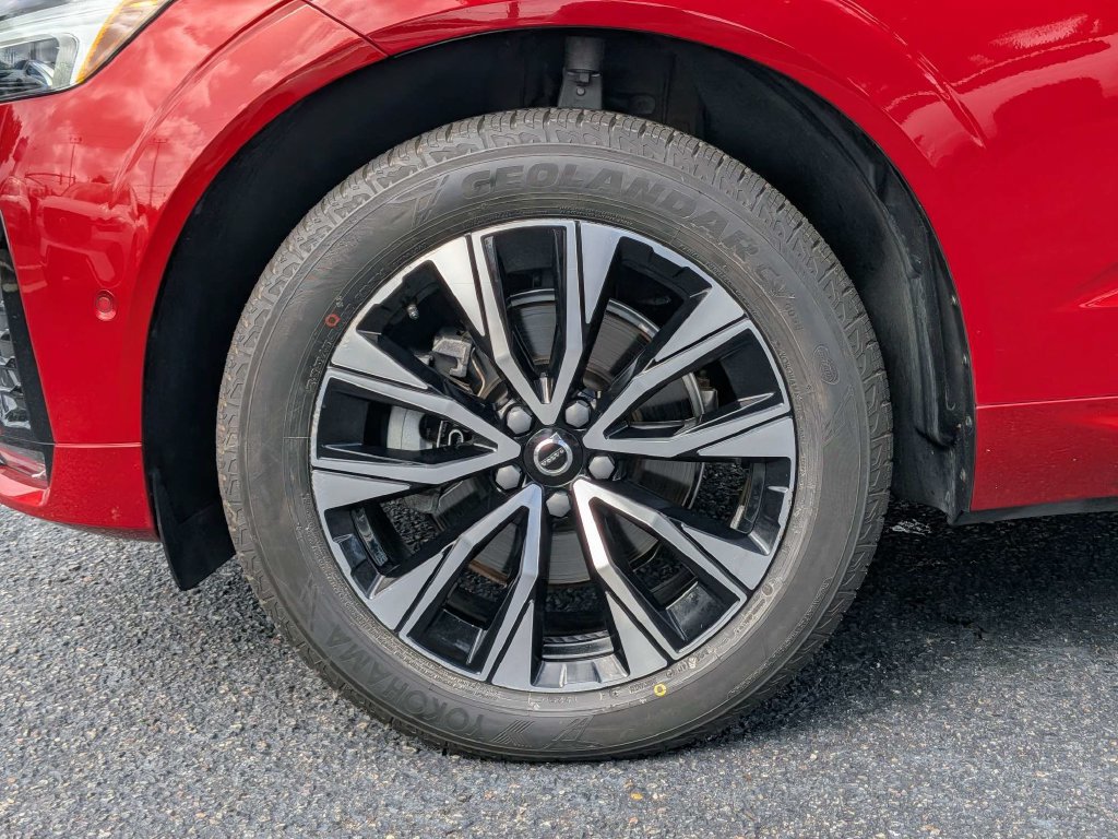 Certified 2024 Volvo XC60 B5 Plus AWD/4WD image 13