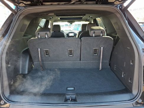 Used 2023 Chevrolet Traverse RS image 36