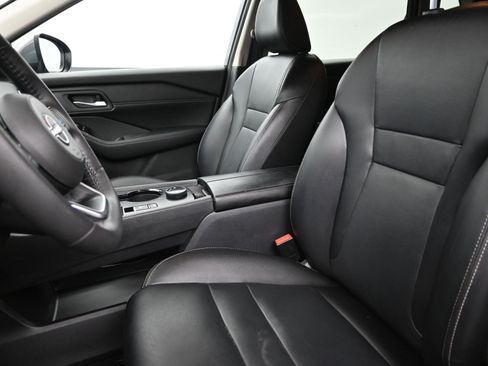 Used 2024 Nissan Rogue SL image 11