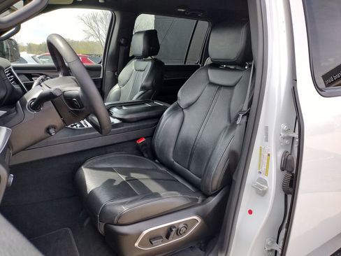 Used 2023 Jeep Wagoneer Series II AWD/4WD image 2