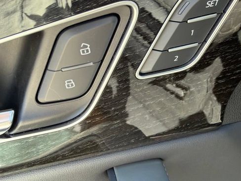Used 2022 Audi Q8 Prestige w/ Prestige Package AWD/4WD image 23