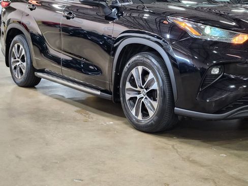 Used 2022 Toyota Highlander XLE image 17