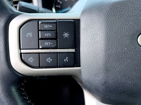 Used 2023 Ford Expedition XLT image 27