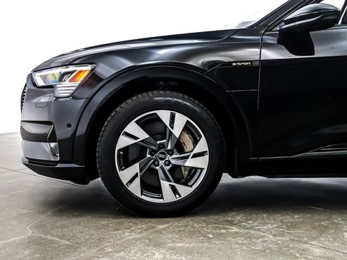 Used 2022 Audi e-tron Premium w/ Convenience Plus Package image 11