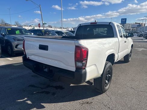 Used 2020 Toyota Tacoma SR image 7